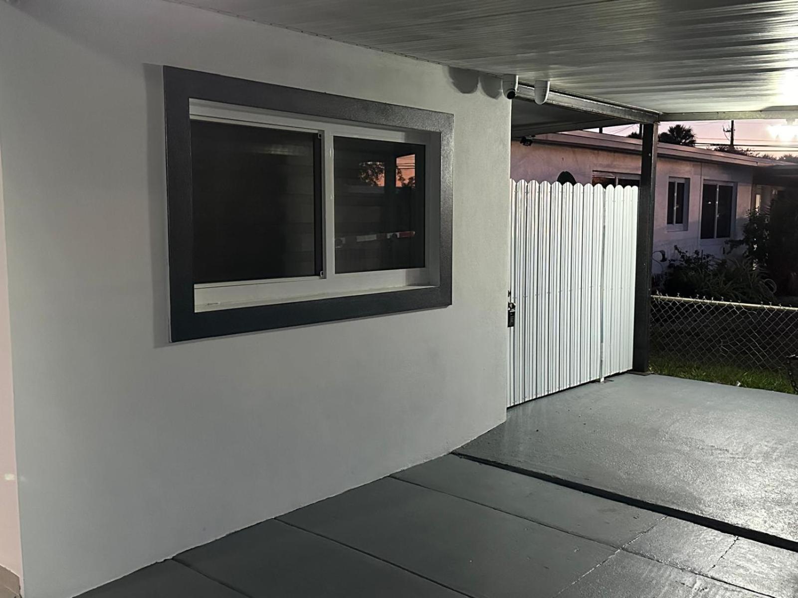 Adrien Guest Studio Miami Gardens Exteriör bild