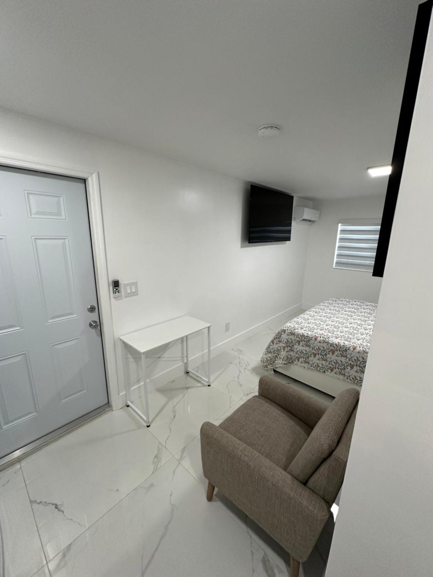 Adrien Guest Studio Miami Gardens Exteriör bild