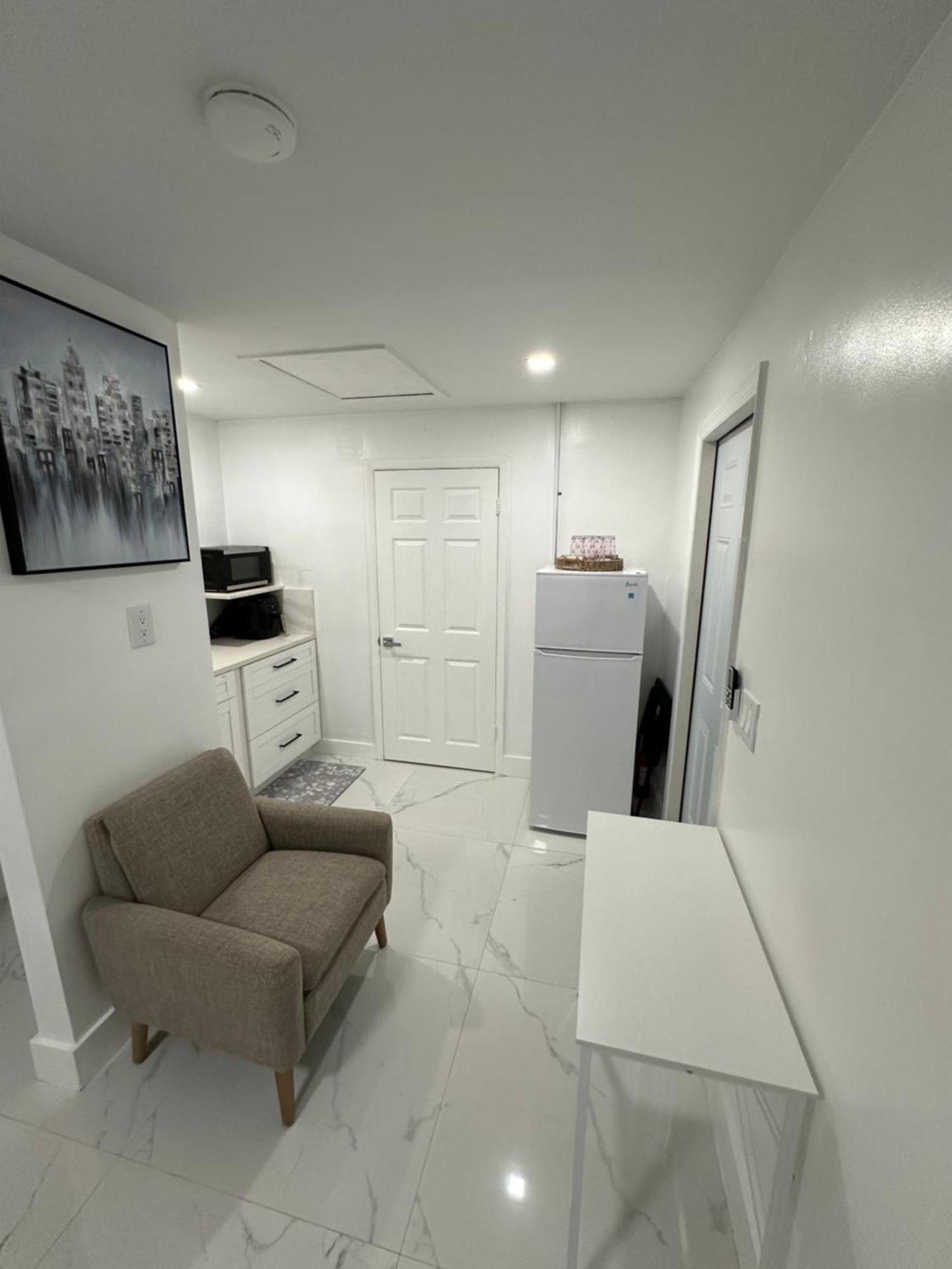 Adrien Guest Studio Miami Gardens Exteriör bild